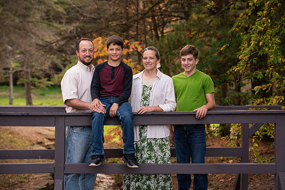 mike_lynnette_extd_family_2023-5