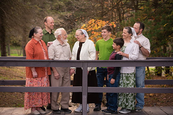mike_lynnette_extd_family_2023-4