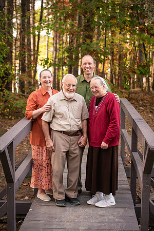 mike_lynnette_extd_family_2023-12
