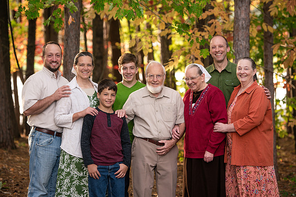 mike_lynnette_extd_family_2023-16