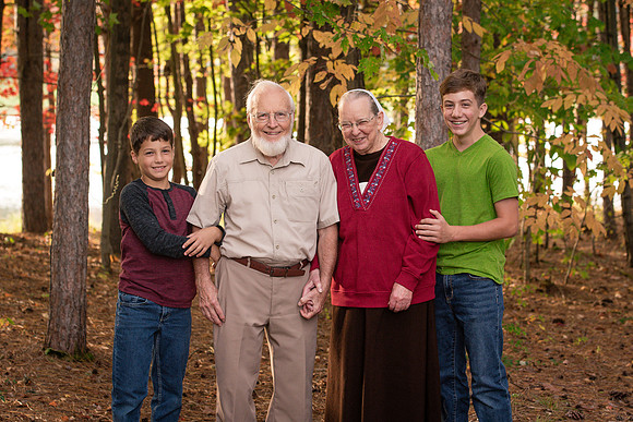 mike_lynnette_extd_family_2023-20