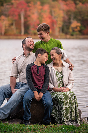 mike_lynnette_extd_family_2023-39