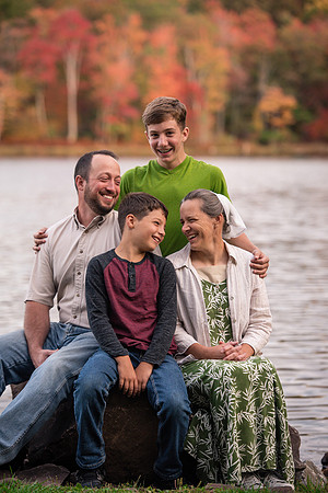 mike_lynnette_extd_family_2023-40