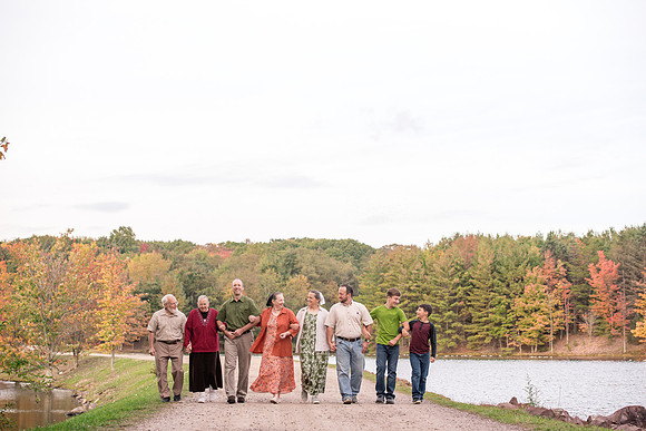 mike_lynnette_extd_family_2023-61