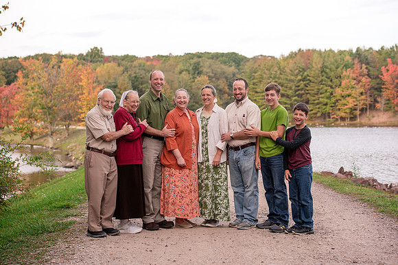 mike_lynnette_extd_family_2023-64